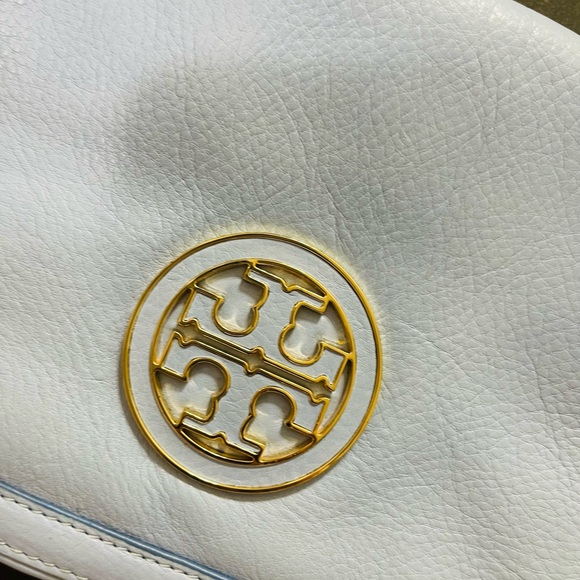 Tory burch crossbody flap bag light blue. - Picture 4 of 8